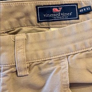 Vineyard vines 5 pocket khaki pants in khaki color